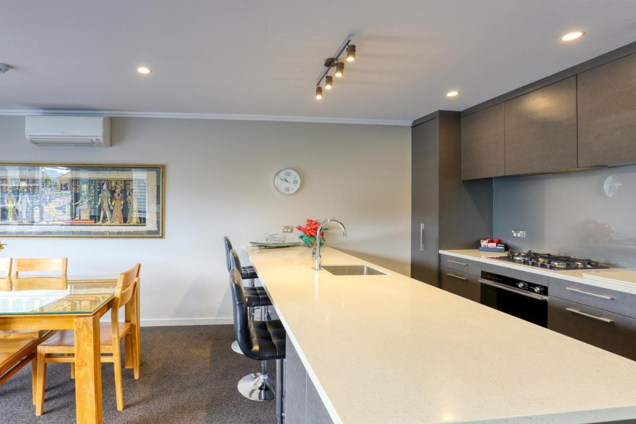 Marsden Lake Resort Central Otago كرومويل المظهر الخارجي الصورة A modern kitchen
