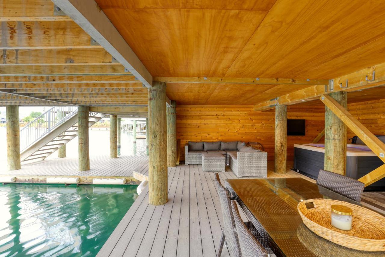 Marsden Lake Resort Central Otago كرومويل المظهر الخارجي الصورة The interior of the pool house