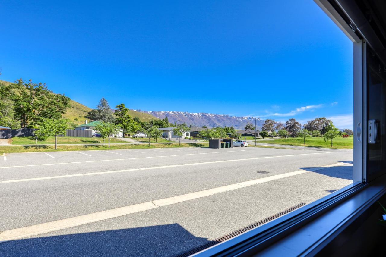 Marsden Lake Resort Central Otago كرومويل المظهر الخارجي الصورة View from the station