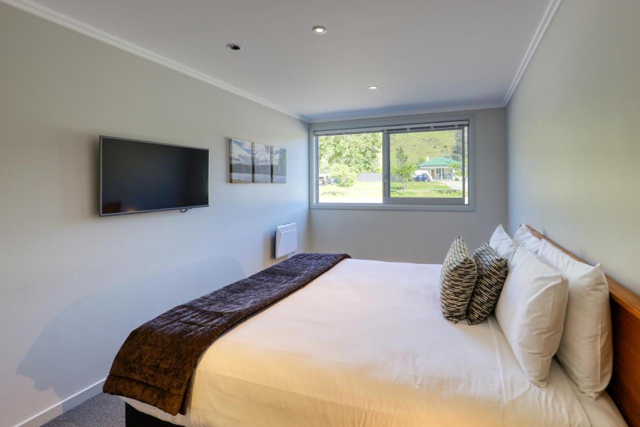 Marsden Lake Resort Central Otago كرومويل المظهر الخارجي الصورة A bedroom at the hotel