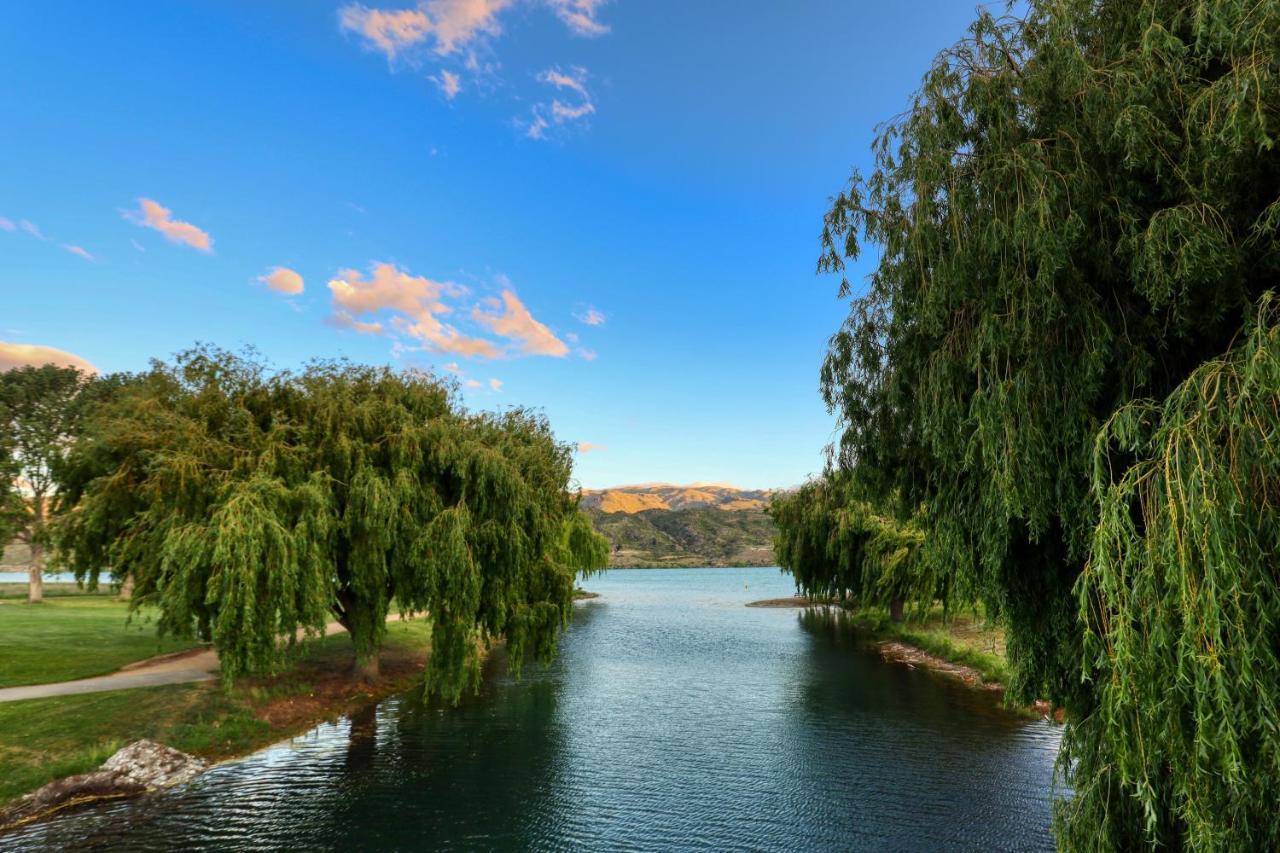 Marsden Lake Resort Central Otago كرومويل المظهر الخارجي الصورة View of the lake from the dam