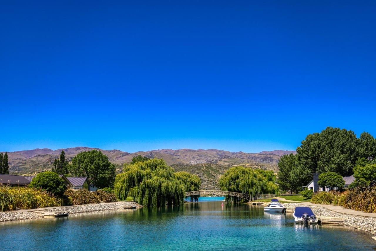 Marsden Lake Resort Central Otago كرومويل المظهر الخارجي الصورة View of the lake from the town